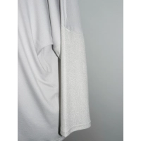 Bluzka Linda popielata z błyszczącymi rękawami i panelem